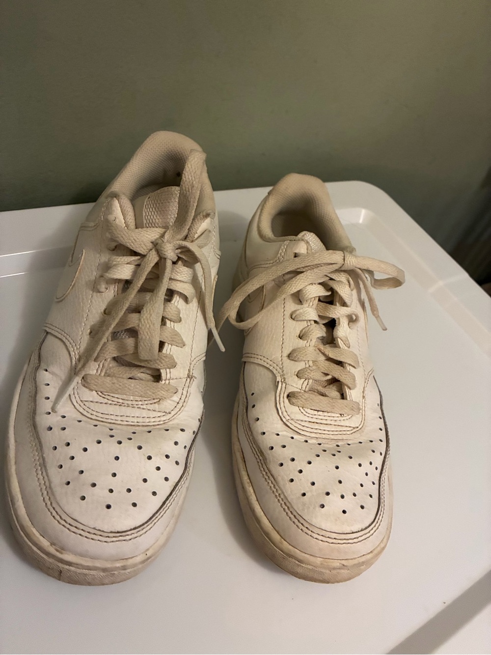Womens Sz.7.5 Nike CD5434-100 Court Vision Low Triple White shoes